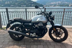 Moto Guzzi v7 stone