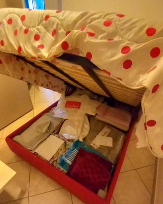 Letto + materasso come nuovi, due piazze