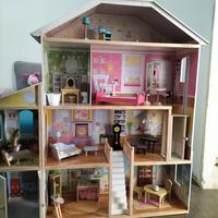 Casa delle bambole in legno