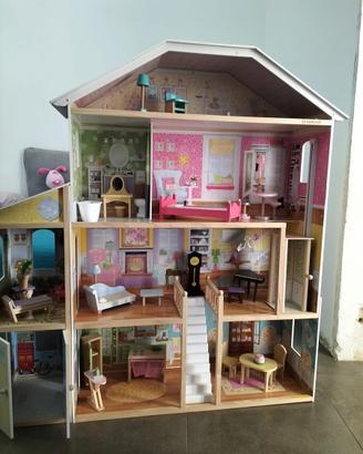 Casa delle bambole in legno