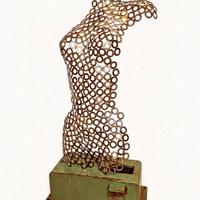 scultura donna femminilità resilienza
