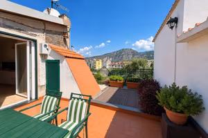4 LOCALI A SANT'AGNELLO