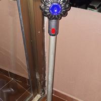 aspirapolvere dyson v8