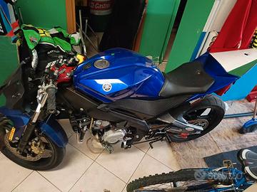 Yamaha r125 