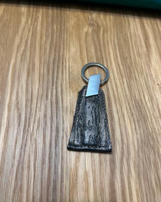 Produzuone artigianale porta chiavi in pelle
