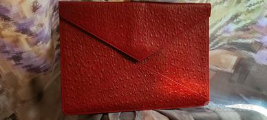Pochette a busta in vera pelle di struzzo rossa