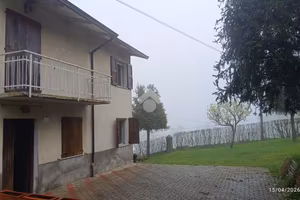 VILLA A SCHIERA A CARPINETI
