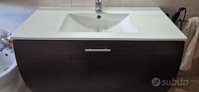 mobile da bagno curvo di design moderno