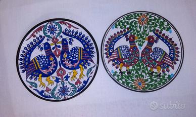 2Piatti ceramica dipinti a mano con pavoni Vintage