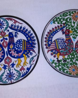 2Piatti ceramica dipinti a mano con pavoni Vintage