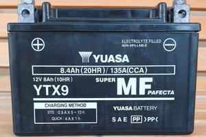 Batteria Moto Yuasa YTX9