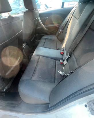 bmw 118 del 2010  incidentat