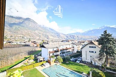 Trilocale con balcone a Lagundo - via J. Weingartn