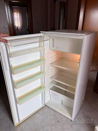 Frigo ad incasso funzionante