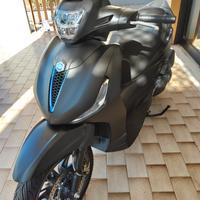 Piaggio Beverly 400 Sport