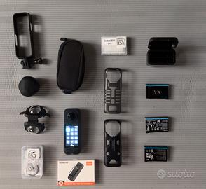 Insta360 X4  con 4 batterie e altro