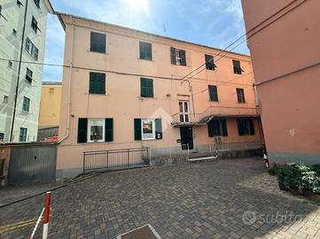 2 LOCALI A GENOVA