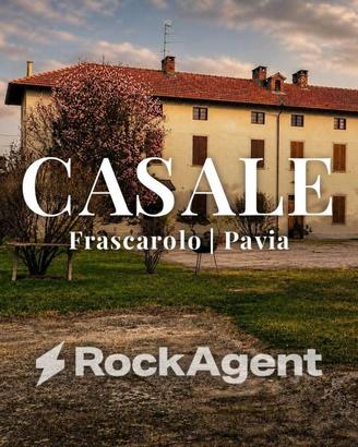 Rustico / Casale di 698 m² con più di 5 locali e b