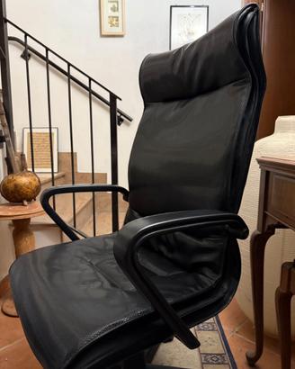 Poltrona girevole Qualis di Emilio Ambasz xTecno