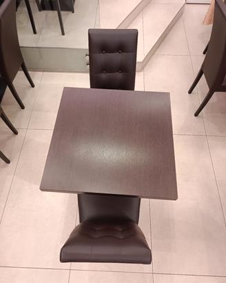 Set bar: 1 tavolo e 2 sedie - €140
