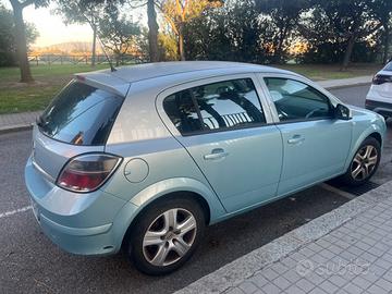 OPEL Astra - 2010