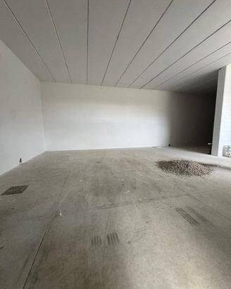 Immobile di 1200 m² con 5 locali a Orta di Atella