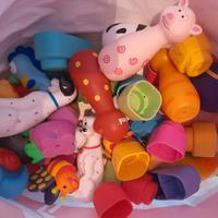 Costruzioni e tantissimi giochi di gomma morbida