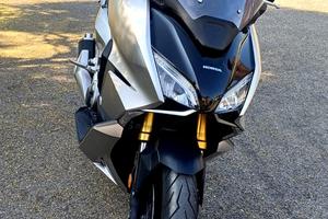 Honda forza 750