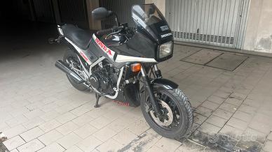 Honda VF1000F V4