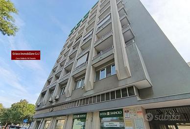 Via Pio XII ang. Via Dante uso studio