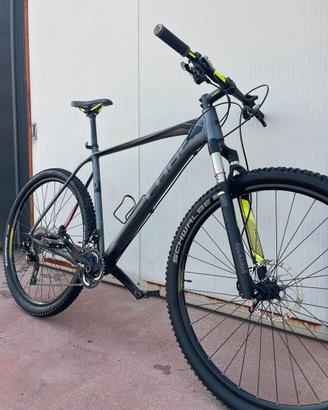 MTB Cube race one