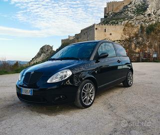 Lancia ypsilon momo design 
