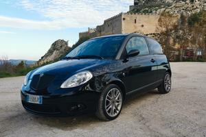 Lancia ypsilon momo design 