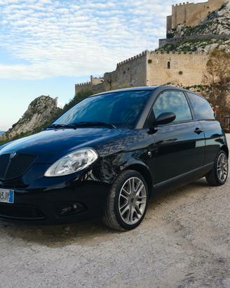 Lancia ypsilon momo design 
