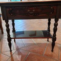 Eleganti tavolini con ripiano in marmo