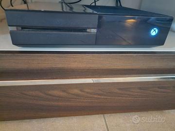 Xbox 360 con videogiochi e accessori