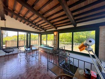 Casa indipendente di 250 m² con 4 locali e box aut