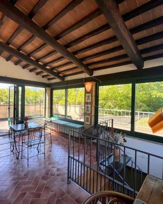 Casa indipendente di 250 m² con 4 locali e box aut
