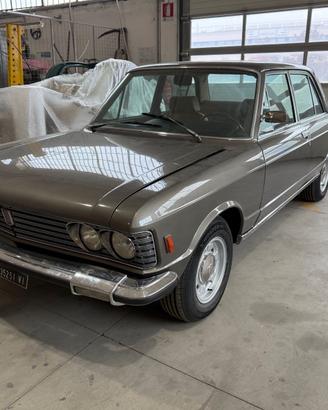 AUTO FIAT 130 BERLINA 3200