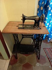 Macchina da cucire Singer d’epoca a pedale 