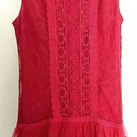 Vestito in pizzo foderato color corallo