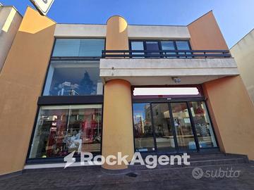 IMMOBILE AD USO COMMERCIALE