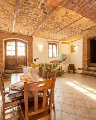Rustico / Casale di 528 m² con più di 5 locali e b
