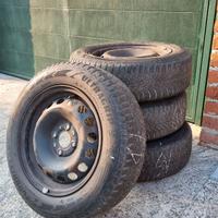 Cerchi auto 14" in ferro, 4 fori con pneumatici