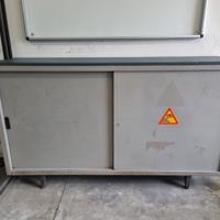 armadio in ferro ante scorrevoli