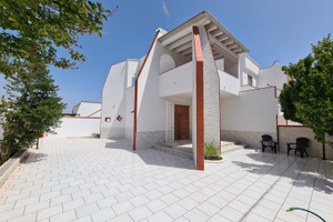 VILLA NUOVA a 300 mt dal mare a San Pietro Bevagna