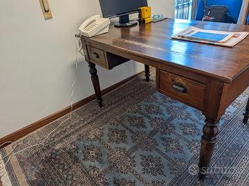 Scrivania in legno
