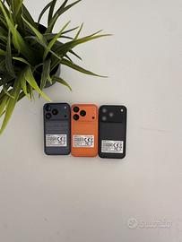 Il mini smartphone che entra nel palmo