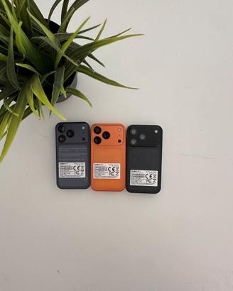 Il mini smartphone che entra nel palmo