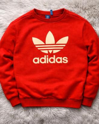 felpa rossa dell'adidas con logo bianco al centro.